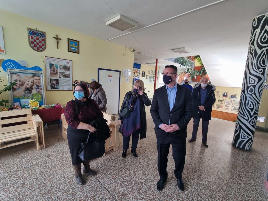 ZAVRŠENA ENERGETSKA OBNOVA NA JOŠ DVIJE ŠKOLE BRODSKO-POSAVSKE ŽUPANIJE