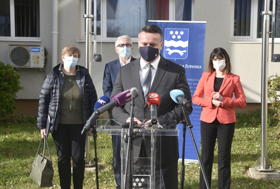 URUČENO 30 UGOVORA VRIJEDNOSTI PREKO 8 MILIJUNA KUNA JEDINICAMA LOKALNE SMOUPRAVE