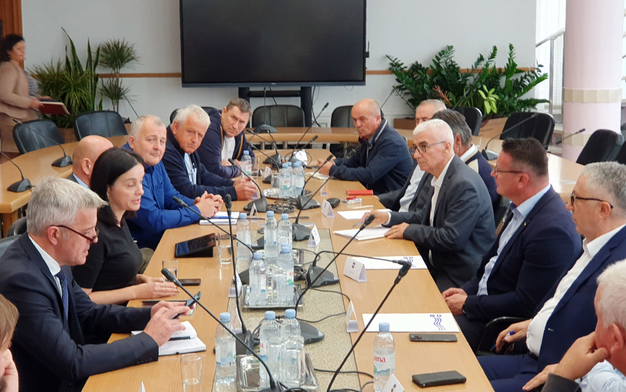 POSJEDNICIMA NADOKNAĐENO 3,9 MILIJUNA EURA ZA EUTANAZIRANE SVINJE