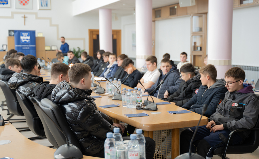 POTPISIVANJE UGOVORA O STIPENDIRANJU UČENIKA DEFICITARNIH ZANIMANJA