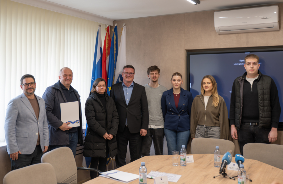 POTPISANI UGOVORI O STIPENDIRANJU SA STUDENTIMA MEDICINE