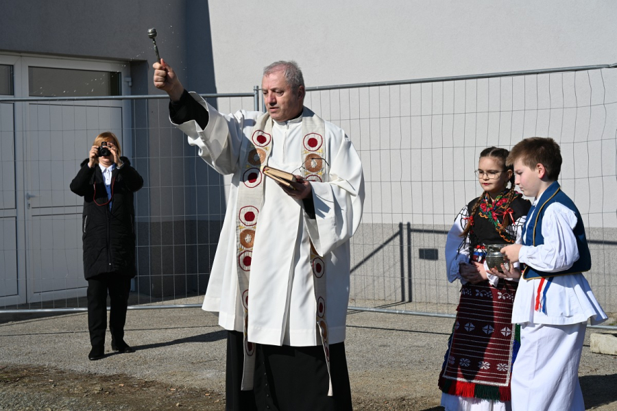 ŽUPAN DANIJEL MARUŠIĆ U OBILASKU RADOVA NA ŽUPANIJSKIM ŠKOLAMA