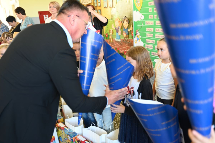 OD DANAS 1129 UČENIKA PRVI PUTA U ŠKOLSKIM KLUPAMA