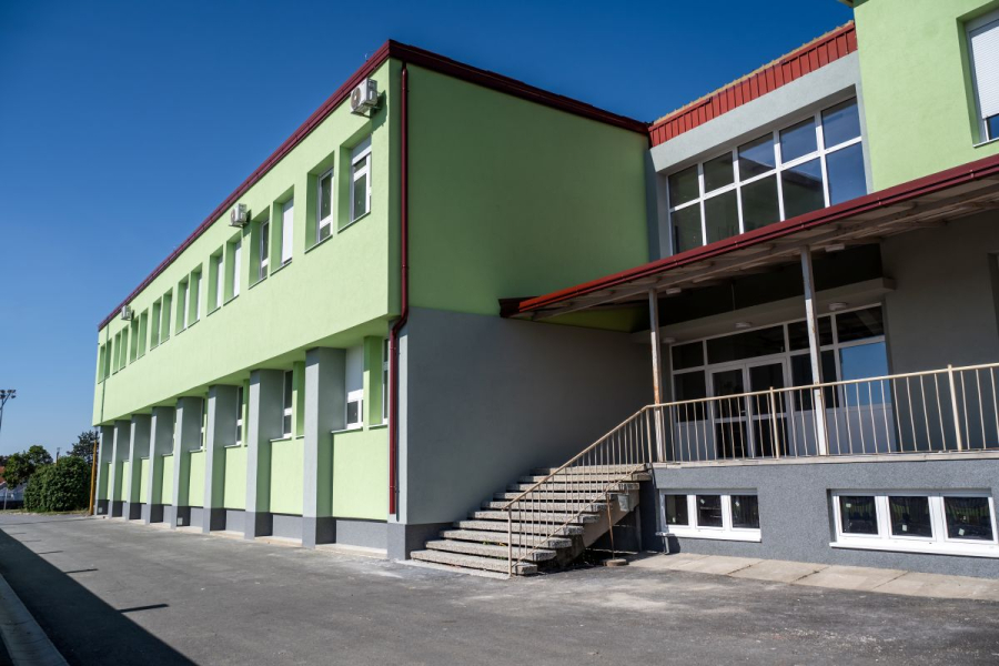 ZAVRŠENA ENERGETSKA OBNOVA DVIJU SREDNJIH ŠKOLA U NOVOJ GRADIŠKI