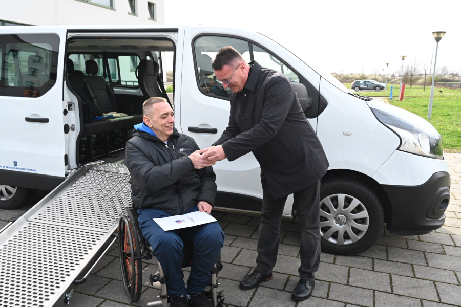 BRODSKO-POSAVSKA ŽUPANIJA NASTAVLJA S ULAGANJIMA U MOBILNOST OSOBA S INVALIDITETOM