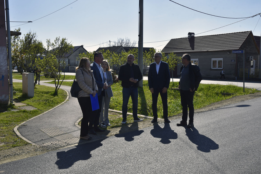 ŽUPAN MARUŠIĆ I PREDSJEDNIK ŽS PERO ĆOSIĆ OBIŠLI ZAVRŠENE RADOVE NA CESTI BUKOVLJE-JEŽEVIK