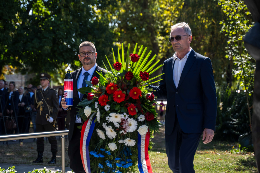 SVEČANO OBILJEŽEN DAN HRVATSKIH BRANITELJA BRODSKO-POSAVSKE ŽUPANIJE