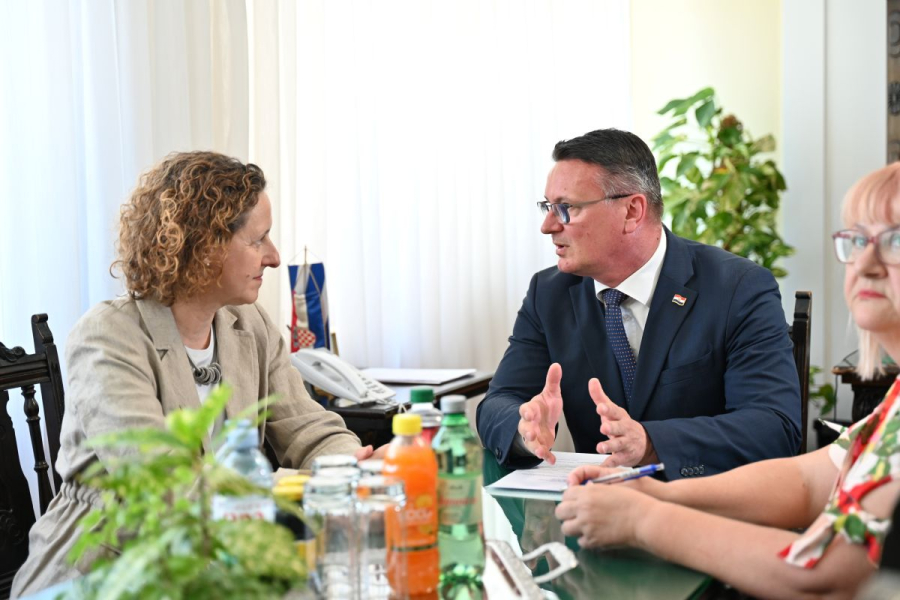 MINISTRICA KULTURE I MEDIJA NINA OBULJEN KORŽINEK U BRODSKO-POSAVSKOJ ŽUPANIJI
