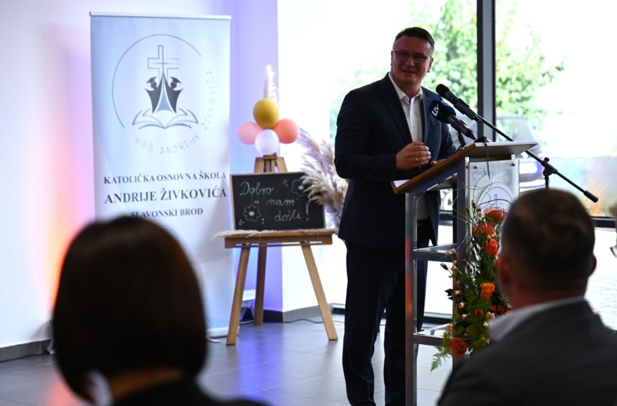 SVEČANO OTVORENA KATOLIČKA OSNOVNA ŠKOLA ANDRIJE ŽIVKOVIĆA U SLAVONSKOM BRODU