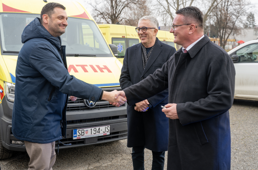 ZAVOD ZA HITNU MEDICINU BRODSKO-POSAVSKE ŽUPANIJE BOGATIJI JE ZA ČETIRI NOVA VOZILA