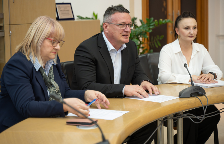 ŽUPAN DANIJEL MARUŠIĆ POTPISAO UGOVORE S 40 NOVIH STIPENDISTA