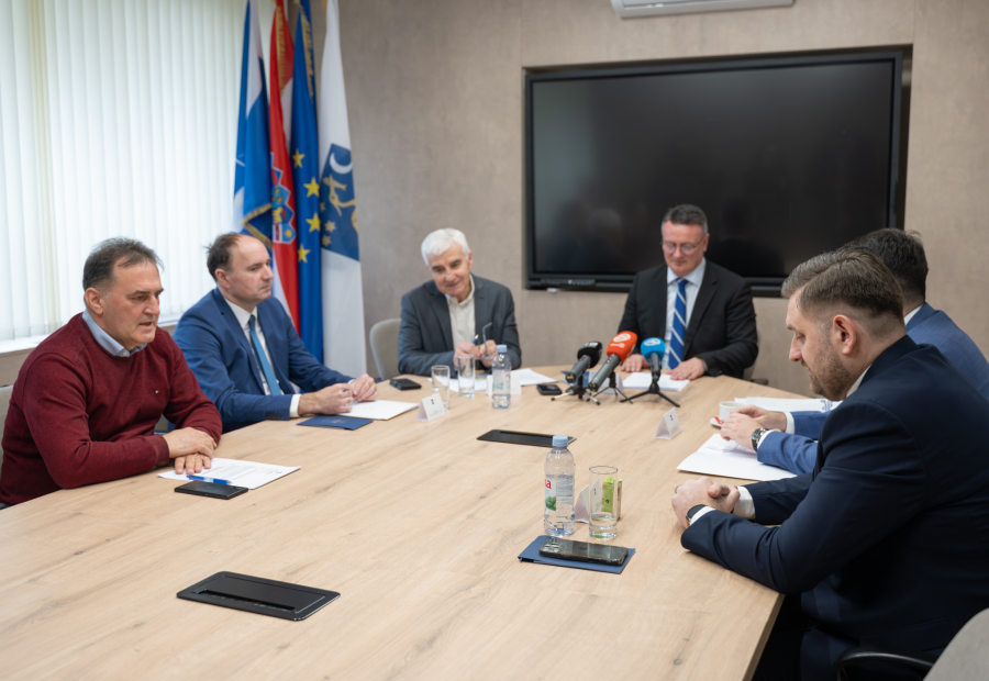 POTPISANI UGOVORI ZA PROVEDBU PROGRAMA PUMA I AKTIVNOSTI HGK-ŽUPANIJSKE KOMORE SLAVONSKI BROD