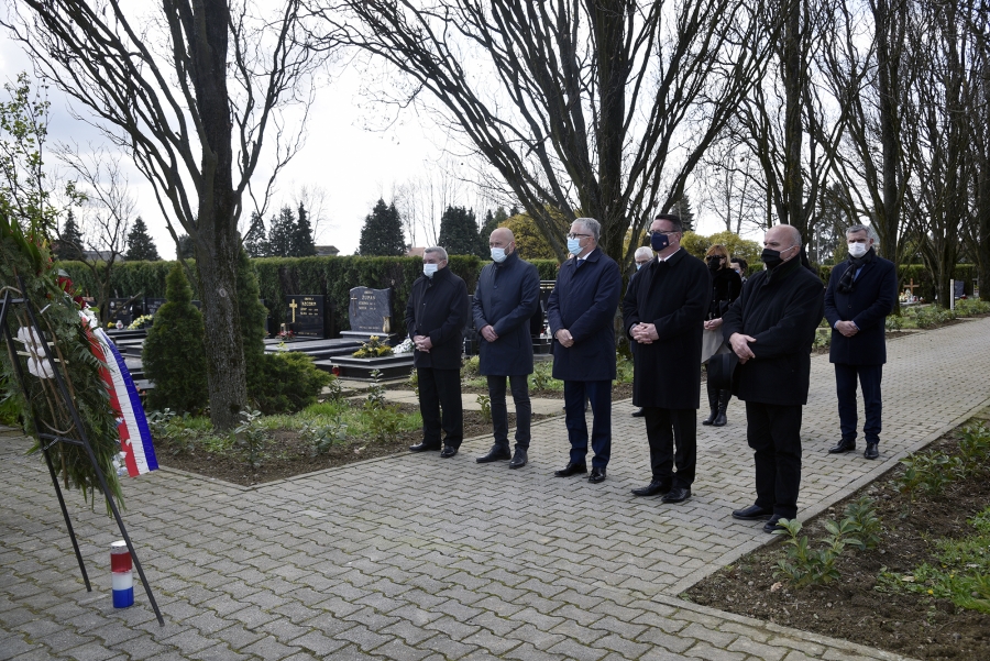 UZ DAN ŽUPANIJE POLOŽENI VIJENCI U ZNAK SJEĆANJA NA SVE POGINULE BRANITELJE