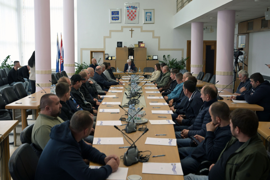 VEĆE POTPORE ZA POLJOPRIVREDNIKE – POTPISANI UGOVORI ZA UNAPRJEĐENJE GOVEDARSTVA